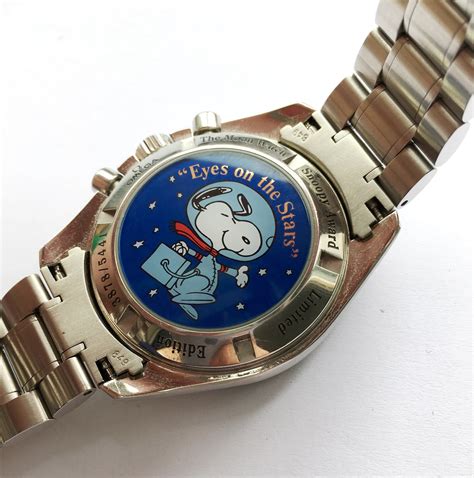 snoopy moon watch